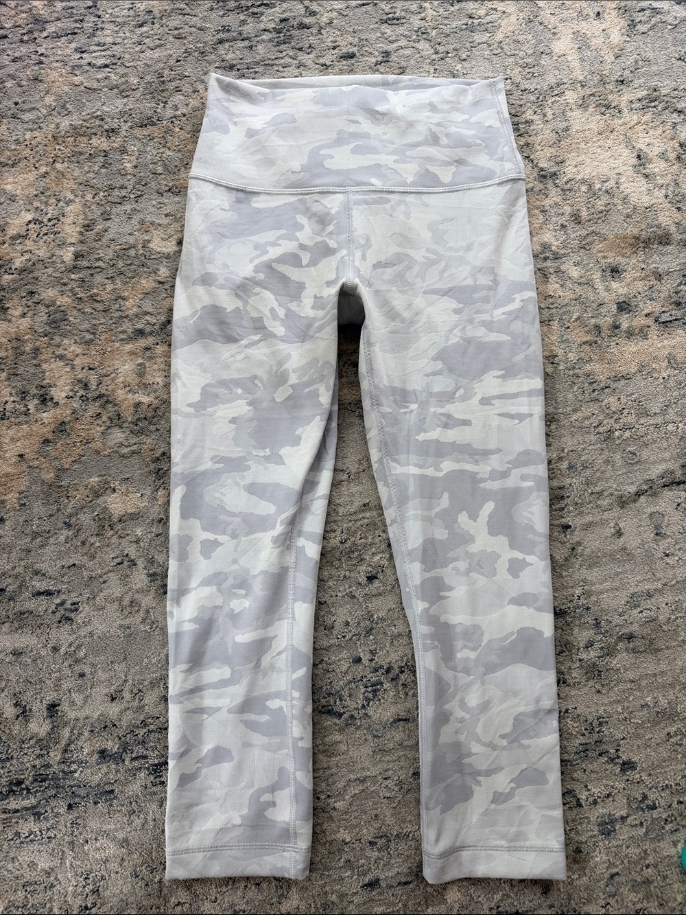 Lululemon women’s Wunder Under Crop